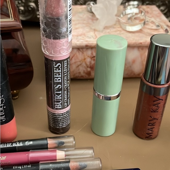 Variety of mostly NWT makeup - Picture 4 of 11